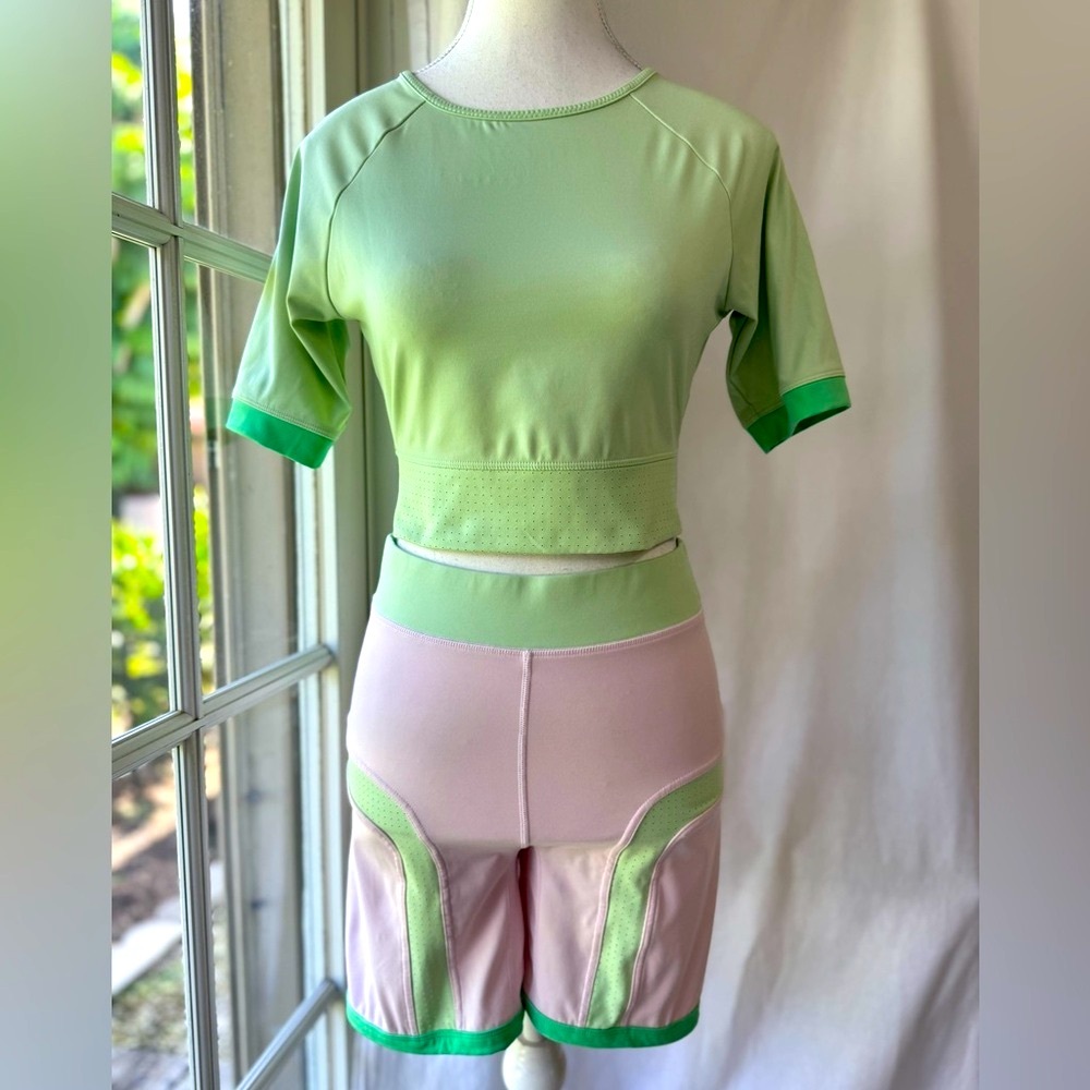 Fabletics Light Green and Light Pink Athletic Short Set, Size M 💚💕